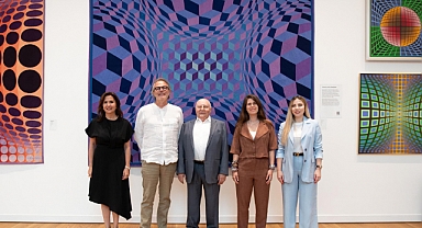 Çeşme'nin İlk Sanat Merkezi Arkas Sanat Alaçatı İki Farklı Sergiyle Açıldı