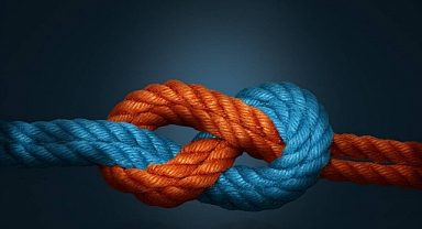 Maersk ve Hapag-Lloyd, eşit derecede sektör lideri program güvenilirliğine sahip iki okyanus ağı seçeneğini duyurdu