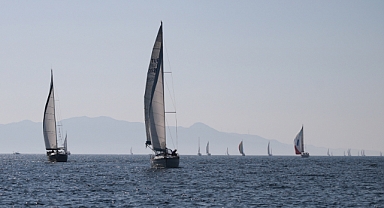 300 Yelkenci, Foça'nın Mavi Sularında Buluştu
