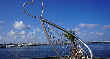 Atıklardan oluşturulan sanat eseri, Şile Yat Limanı’nda sergilenmeye başladı 