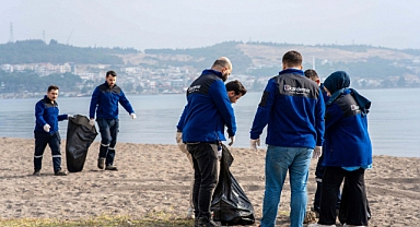 Kardemir Çelik TURMEPA iş birliğiyle Aliağa Sahili’ni temizledi 