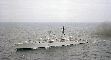 İngiliz Savaş Gemisi Aliağa Yolunda: 