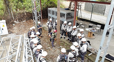 Çoruh EDAŞ’tan Saha Çalışanlarına “Yüksekte Güvenli Çalışma Eğitimi”