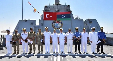 Türk Savaş Gemisi Kınalıada’dan Libya’ya Tarihi Ziyaret