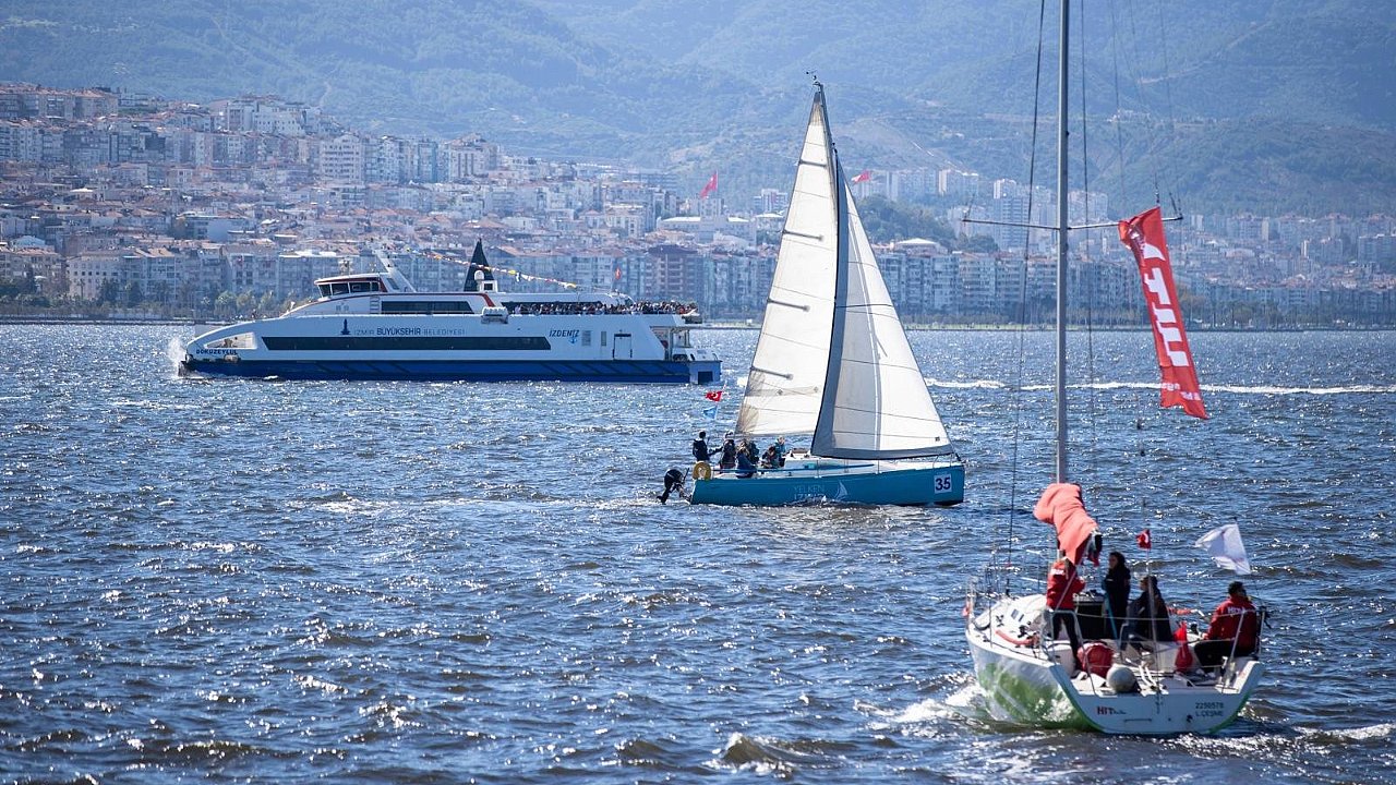 Yelkenler Cumhuriyet coşkusuyla doldu