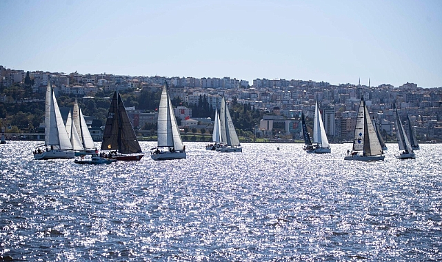 Yelkenler Cumhuriyet coşkusuyla doldu 