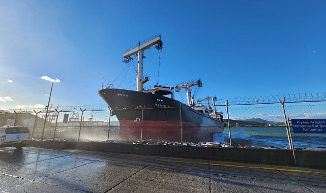 İzmir Aliağa’da HAMID-S gemisi karaya oturdu: 18 denizci tahliye edildi