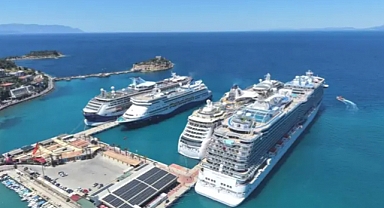 Kuşadası’nda Kruvaziyer Bereketi: 4 Dev Gemiyle 9 Bin Turist Geldi